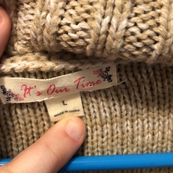 Wide cowl neck sweater size large - Picture 2 of 5